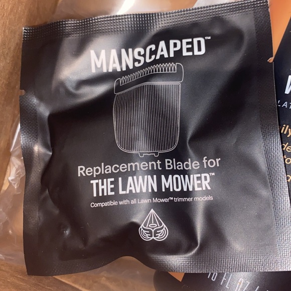 Manscaped replacement blade, body wash & Deodorant. New. Never opened. Men. - Picture 2 of 4
